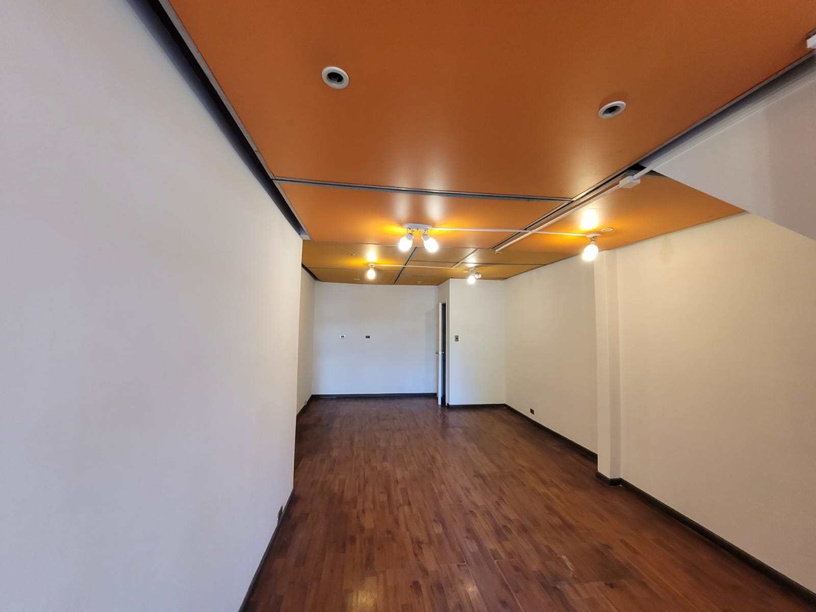 Arriendo Local, 24 m2 " Tu éxito comienza aquí"