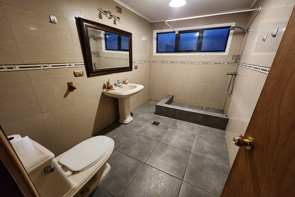 Arriendo Casa Central , amplio estacionamiento