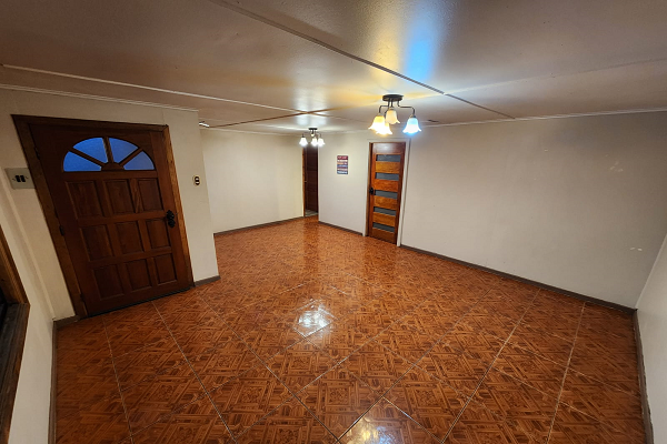 Arriendo Casa Central , amplio estacionamiento