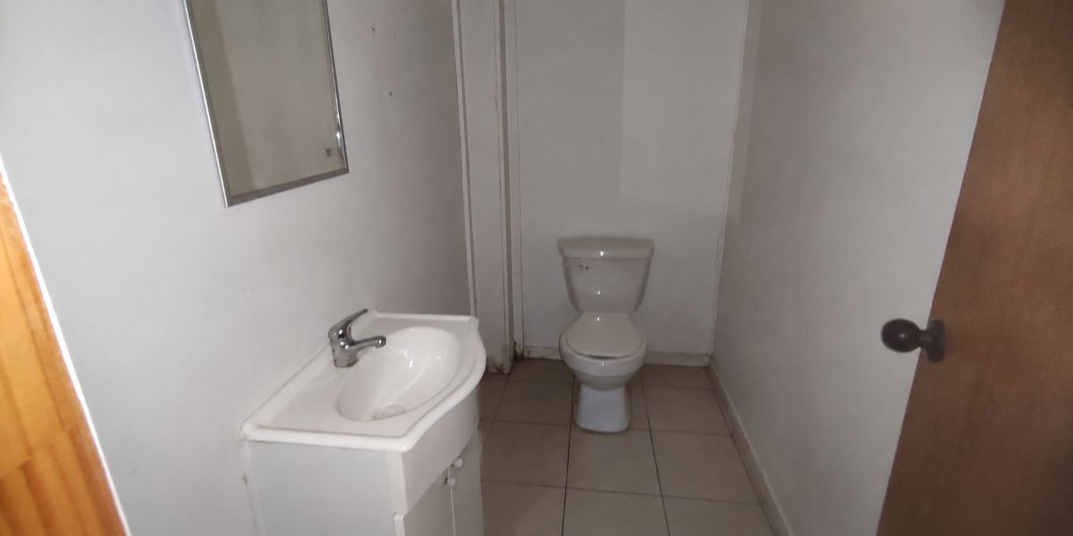 Arriendo - Propiedad con 7 Oficinas- cercana a Municipalidad- Central UF 27