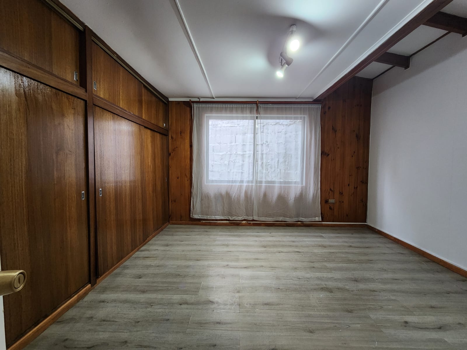 Casa con Patio Bajo Victoria