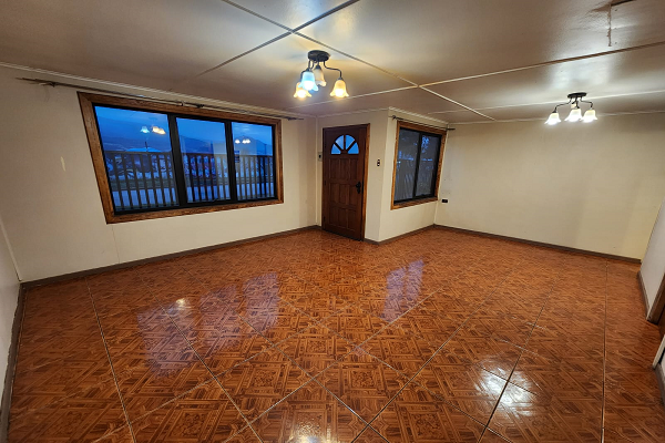 Arriendo Casa Central , amplio estacionamiento