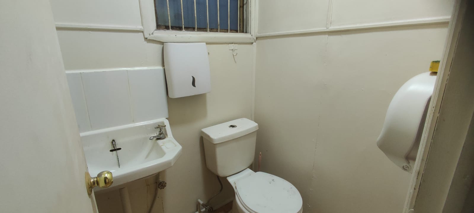 Arrienda Local comercial en Zona de alta demanda y flujo constante!