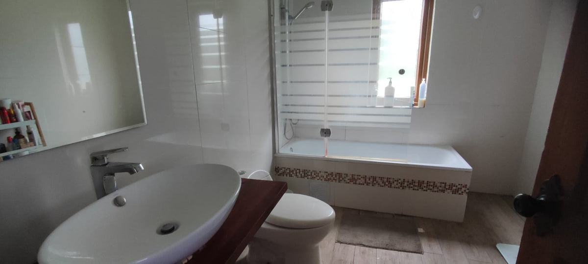 Vende Casa hermosa,  con espacios  amplios y grandes ventanales
